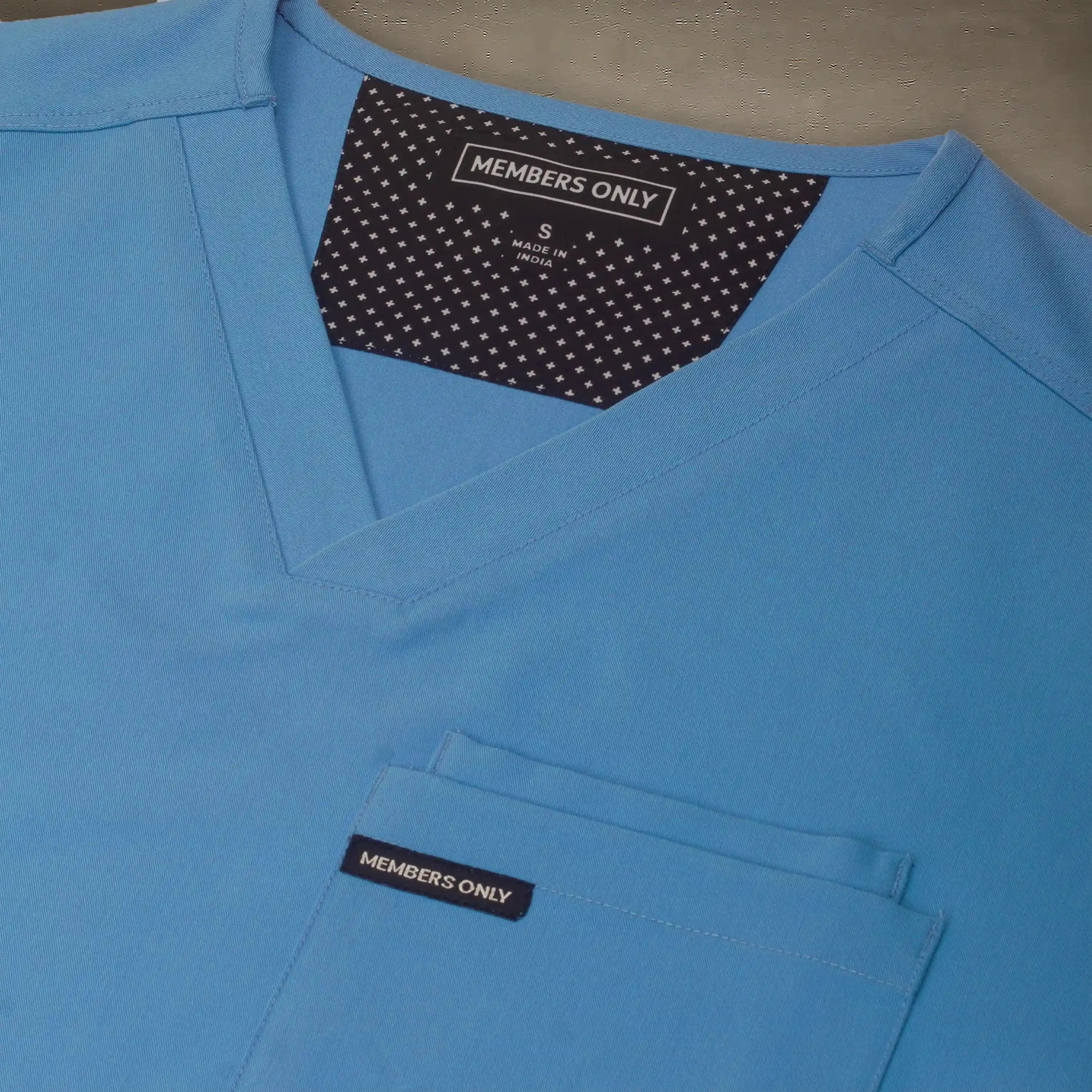 Members Only Brighton 2-Pocket Mens Scrubs Top for hospital uniforms Ceil-Blue Small