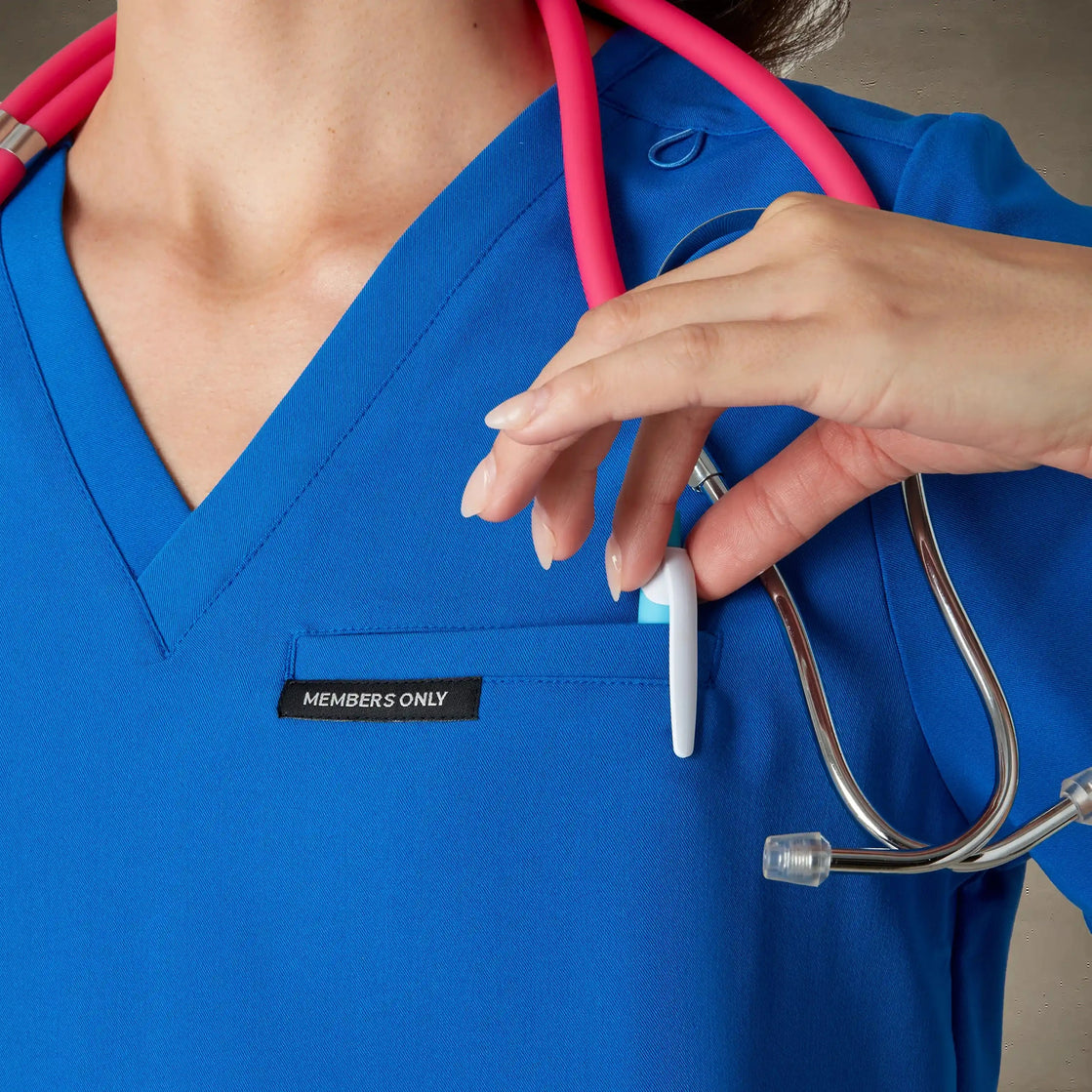 売れ筋商品|||メンバーズオンリー カットソー トップス レディース Women's Bari 1-Pocket Scrub Top  blue BARI 1-Pocket Nursing Top for Women